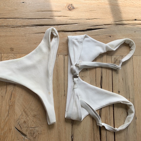 White bikini - Picture 2 of 2